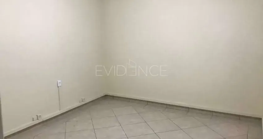 Sobrado comercial para locação na Vila Gomes Cardim - 4 salas, 2 banheiros, 140m²