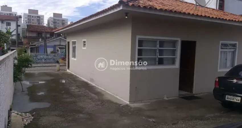 Casa com 3 quartos à venda na Rua Manoel Marques Júnior, Serraria, São José