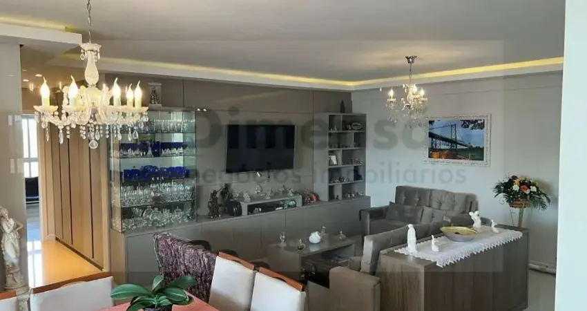 Apartamento impecável de 180m² com ampla vista para o mar e sol matutino