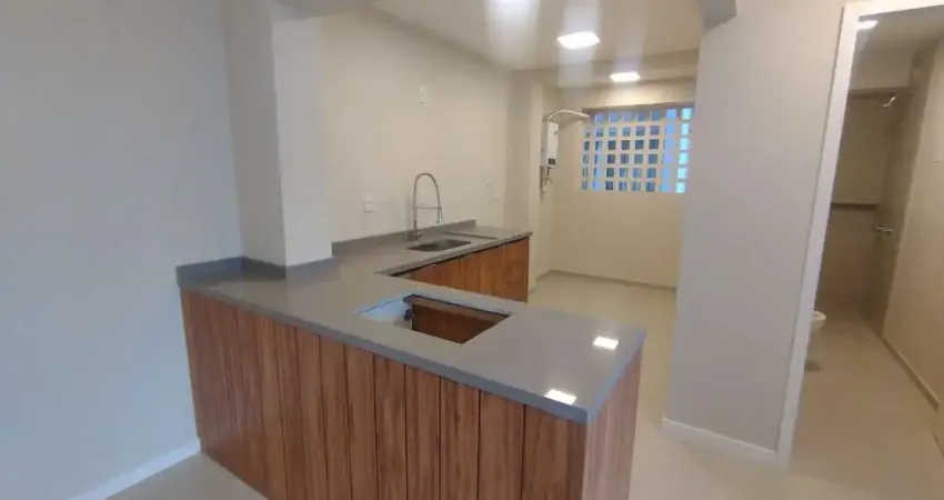 Apartamento totalmente reformado, incluindo parte elétrica quanto a hidráulica.