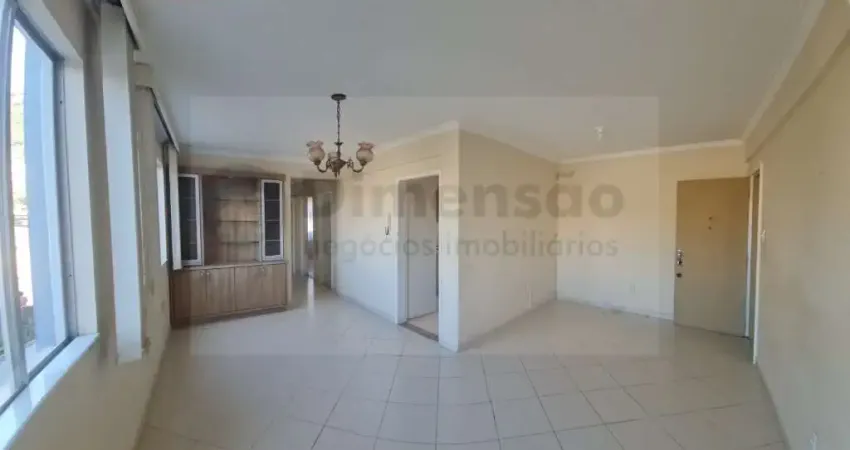 Apartamento com 3 dormitórios (1 suíte) + dependência na Trindade