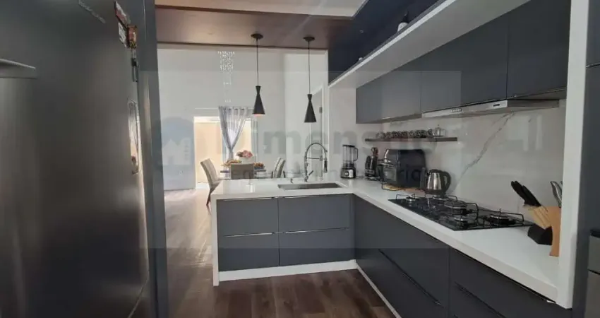 Casa moderna de alto padrão com três quartos e piscina na Pedra Branca