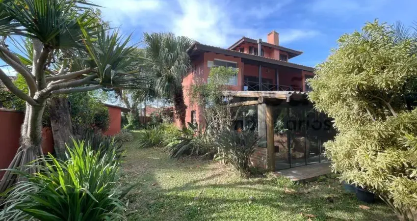 Casa de alto padrão à beira da Lagoa da Conceição - Florianópolis/SC