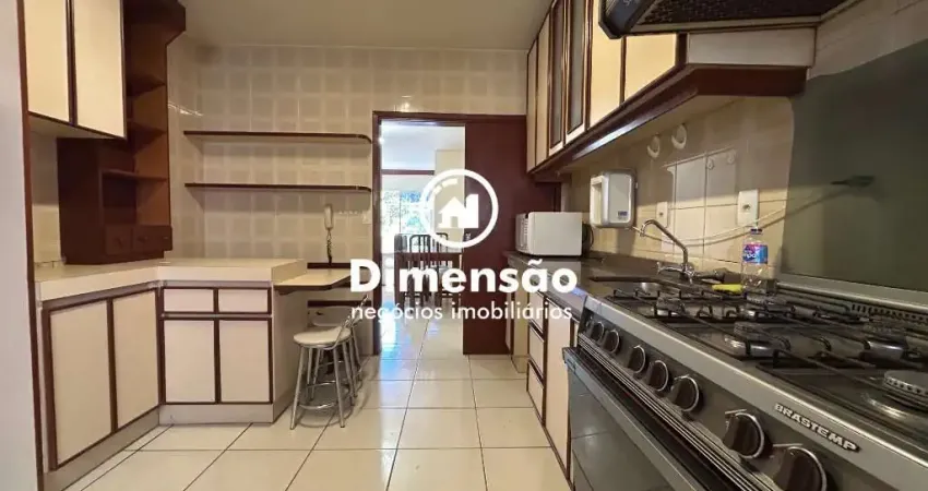 Apartamento de 3 dormitórios com duas garagens no bairro Córrego Grande