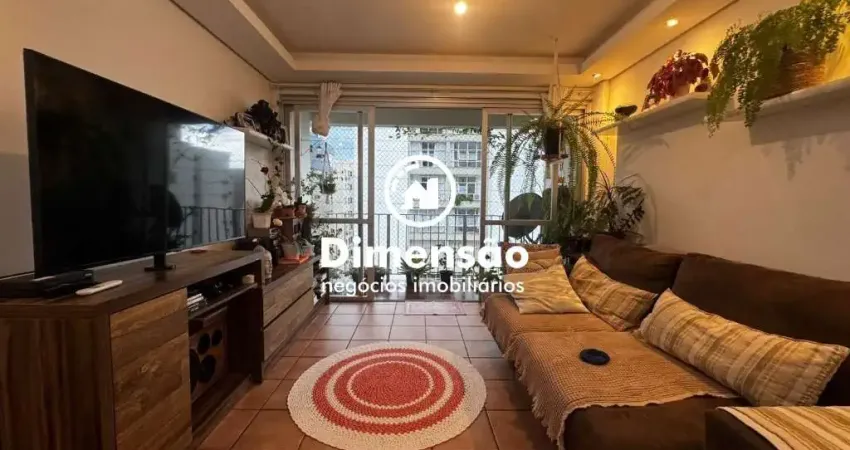 Apartamento à venda no centro com 3 dormitórios e 1 vaga de garagem.