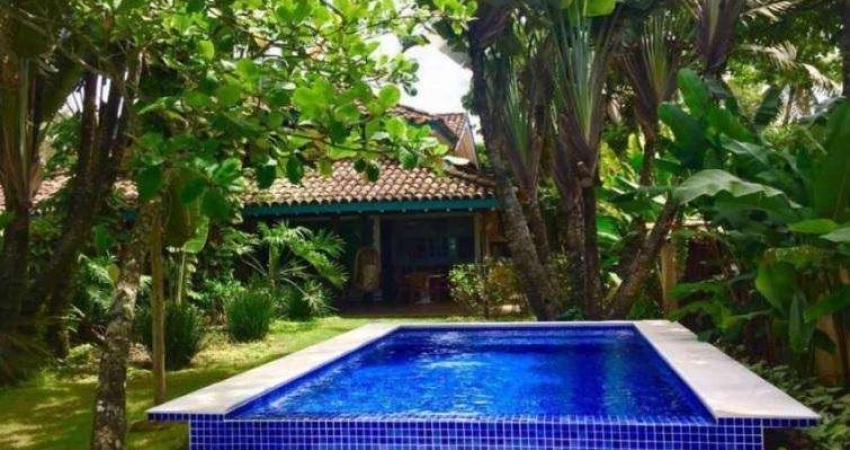 Casa pé na areia com piscina na praia de Camburi em São Sebastião