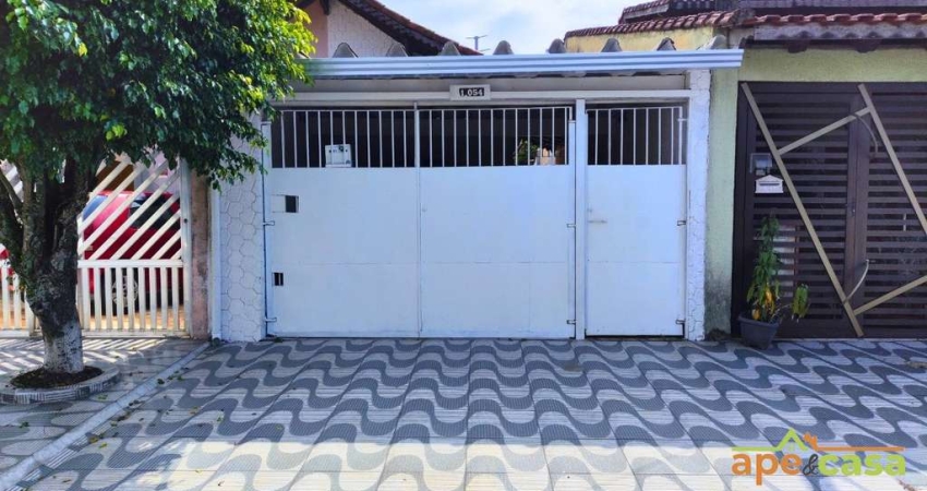 Casa com 2 Dormitórios, Suíte e Quintal Amplo!