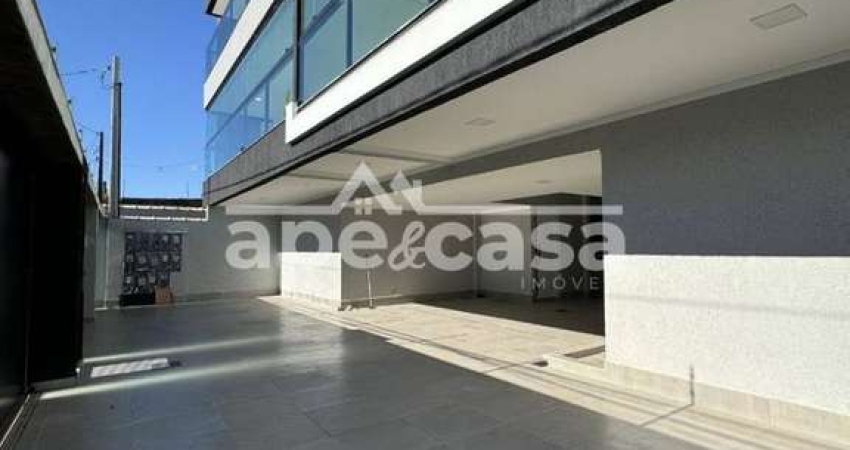 Triplex de Luxo com 2 Suítes - Acabamento de Alto