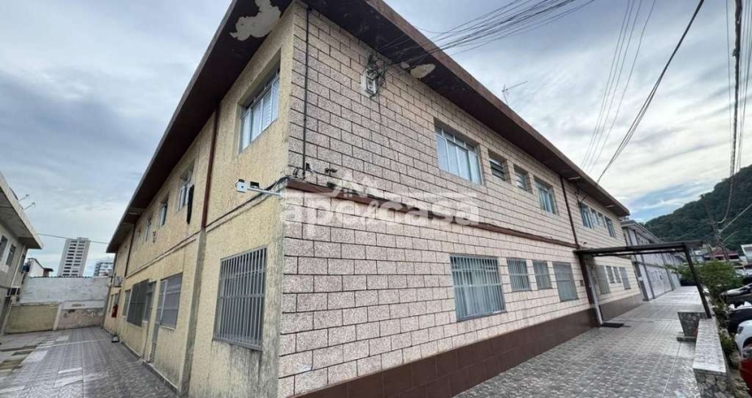 Kitnet Mobiliada com Sala Reversível e Vaga - 400m da Praia!