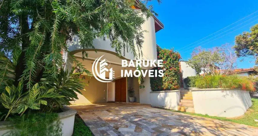 Sobrado espaçoso e com amplo quintal, no residencial village terras indaiá.