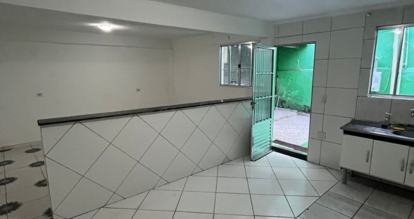 Casa com 01 dormitório - 01 Sala - 01 Cozinha e Banheiro - aceita depósito  caução