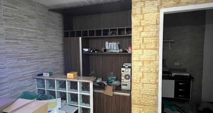 Casa 40m2 - aceita depósito caução - bem localizada