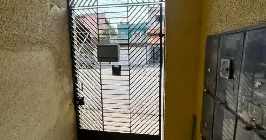 Casa com 2 quartos para alugar na Avenida Alziro Zarur, 754, Parque Savoy City, São Paulo