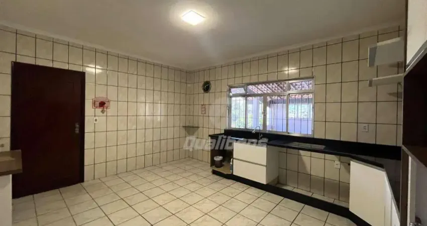Casa com 3 dormitórios para alugar, 242 m² por r$ 2.500,00/mês - jardim zaira - mauá/sp