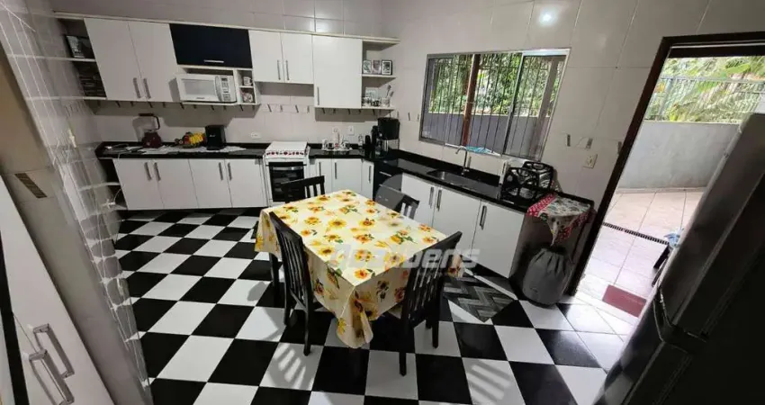 Casa com 3 quartos à venda na Rua Limeira, 426, Jardim Pedroso, Mauá