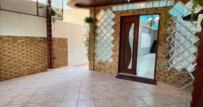 SOBRADO TRPLEX  A VENDA GUILHERMINA