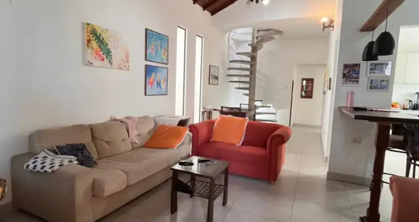 Sobrado triplex totalmente reformado na aviação – conforto, espaço e sofisticação a poucos metros da praia!