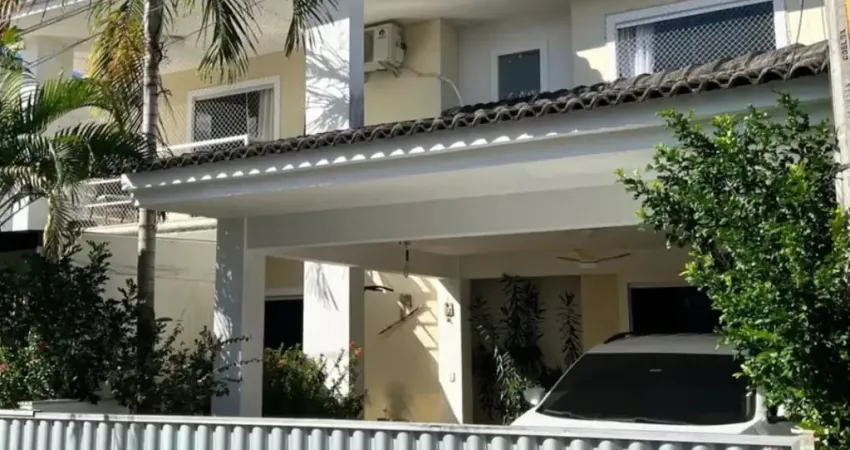 Casa em condomínio fechado com 4 quartos à venda na Rua Jovina Machado dos Santos, 1, Buraquinho, Lauro de Freitas