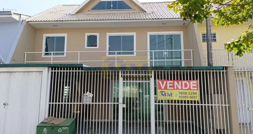 OPORTUNIDADE ÚNICA! Sobrado Espaçoso Próximo ao Centro de São José dos Pinhais!