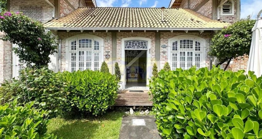 Casa de Praia com Casa de Hóspedes – Oportunidade Única!