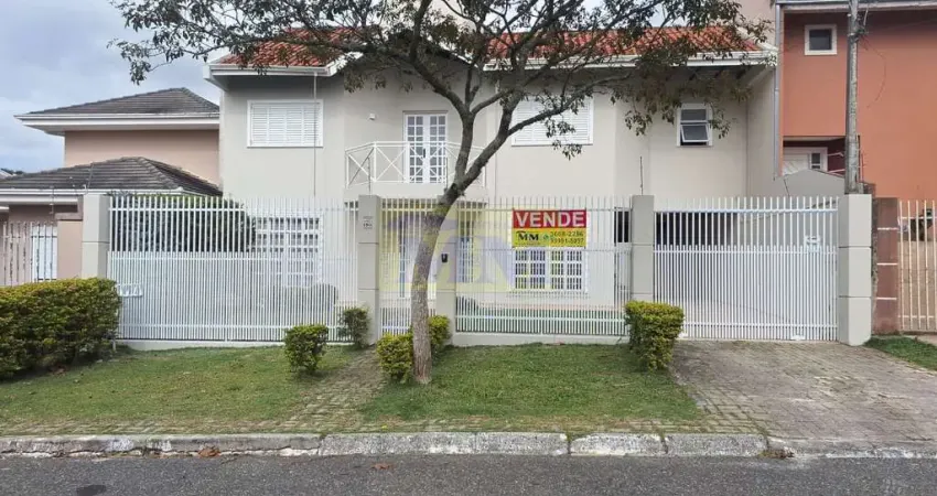 Casa Espaçosa com Amplo Terreno no Pineville, Pinhais/PR