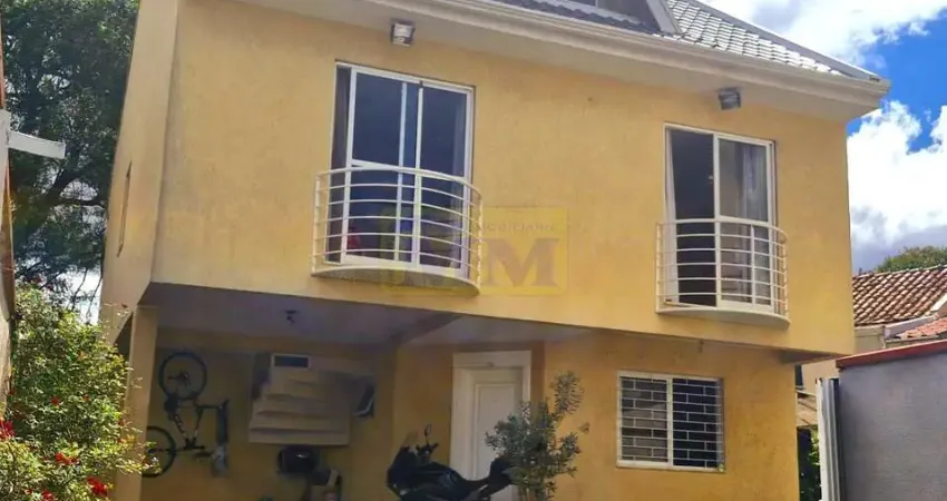 Residência em Condomínio Fechado localizado no Bairro Orleans!