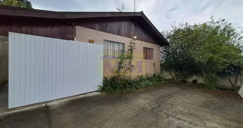 Ótima Oportunidade de Terreno com Duas Casas e Espaço Amplo em Pinhais