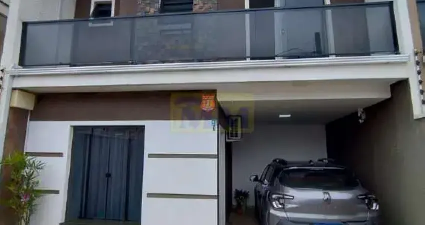 Triplex exclusivo e aconchegante no Capão da Imbuia