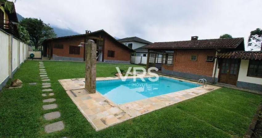 Casa com 4 dormitórios à venda, 232 m² por r$ 2.200.000,00 - carlos guinle - teresópolis/rj