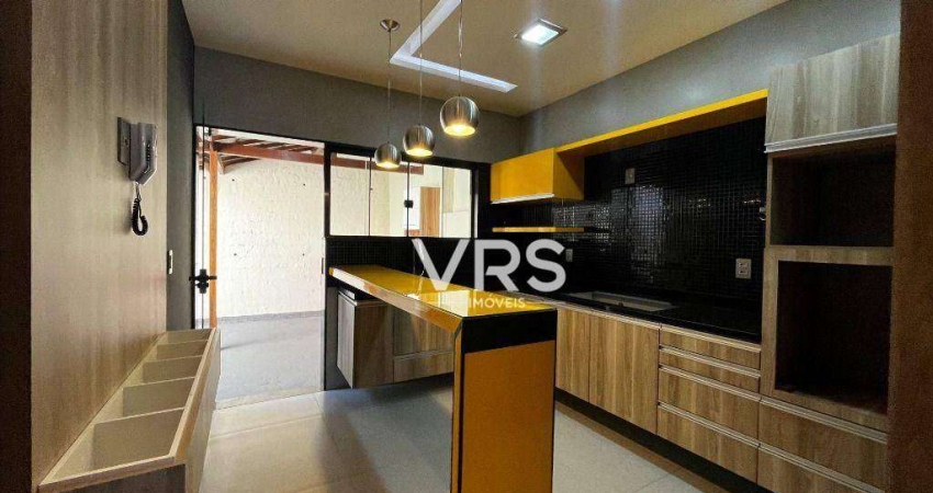 Casa com 3 dormitórios à venda, 137 m² por R$ 690.000,00 - Bom Retiro - Teresópolis/RJ