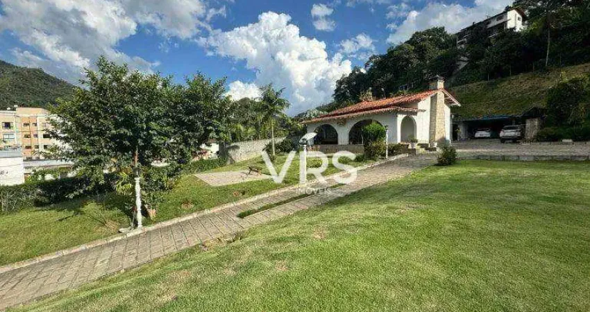 Linda casa fora de condomínio com excelente terreno