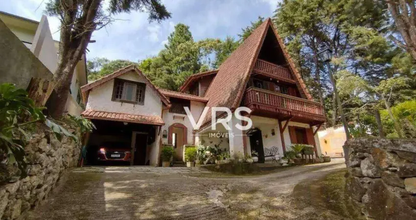 Casa com 3 dormitórios à venda, 137 m² por R$ 760.000,00 - Cascata dos Amores - Teresópolis/RJ