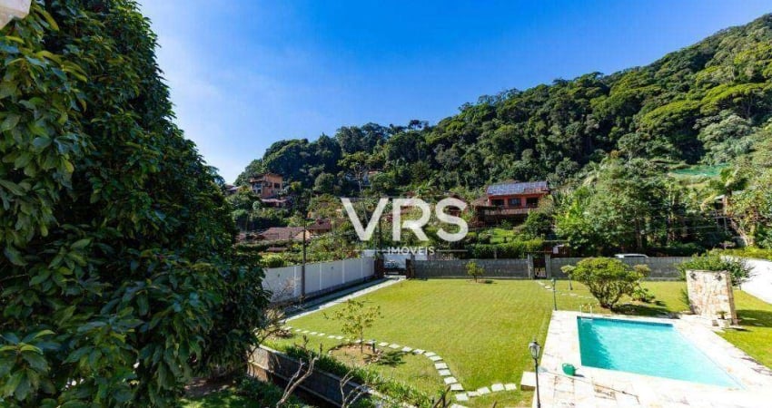 Casa com 5 dormitórios, 300 m² - venda por R$ 2.625.000,00 ou aluguel por R$ 21.924,80/mês - Comary - Teresópolis/RJ