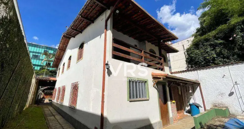 Casa no Centro em área comercial,                      venda  R$ 2.800.000,00  ou Aluguel R$ 12.000,00 .