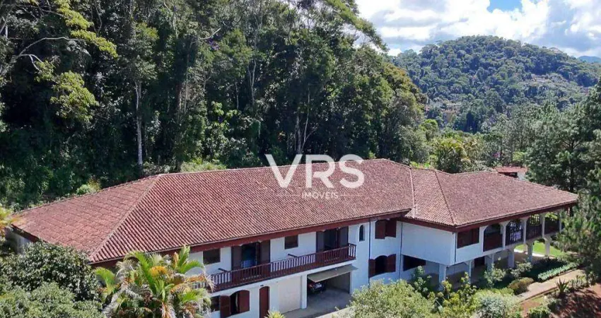 Casa com 5 suites, Iucas área total 5.935,00 M . Venda R$ 4.500.000,00