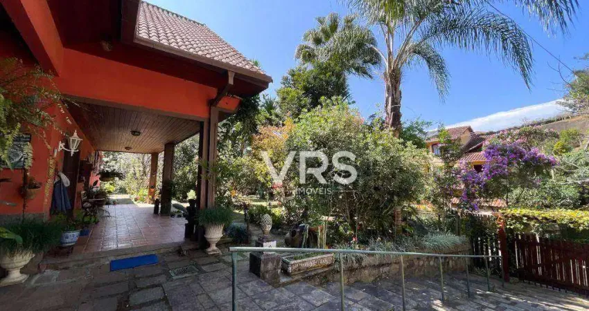 Casa com 3 dormitórios à venda, 565 m² por r$ 1.800.000,00 - albuquerque - teresópolis/rj