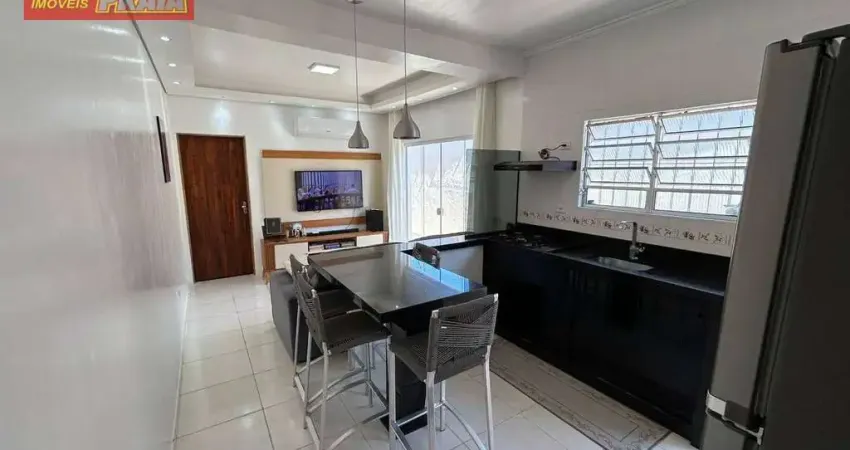 Linda casa em Mongaguá 2 quartos, 60 m² a 2,5km da praia por R$ 319.000 - Balneário Itaguaí
