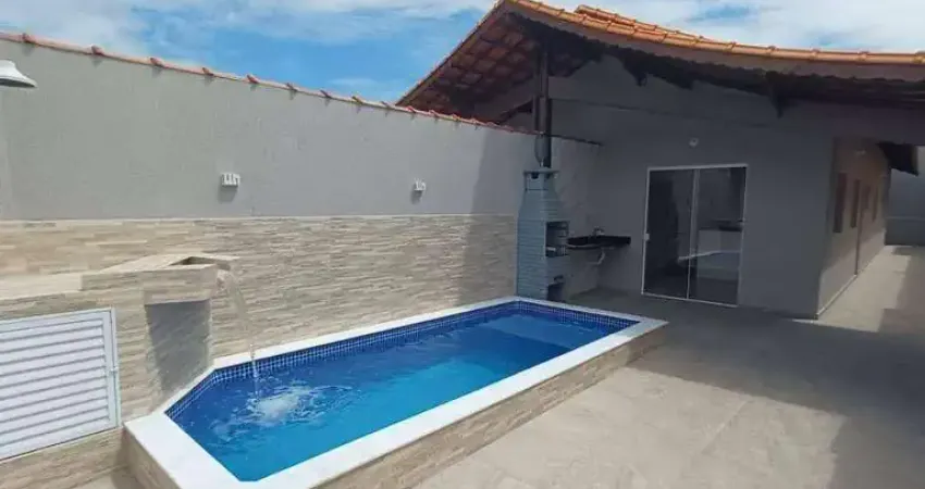 Vera Cruz casa com piscina 2 quartos churrasqueira 6050 metros da praia, 67 m² por R$ 420.000 - Mongaguá/SP