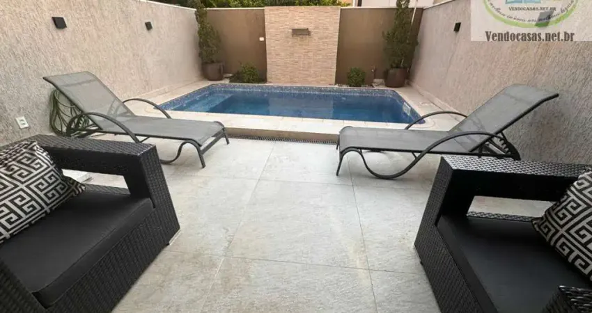 Casa em condomínio 3 dorm sendo 1 suite, piscina privativa, vagas em subsolo na própria casa