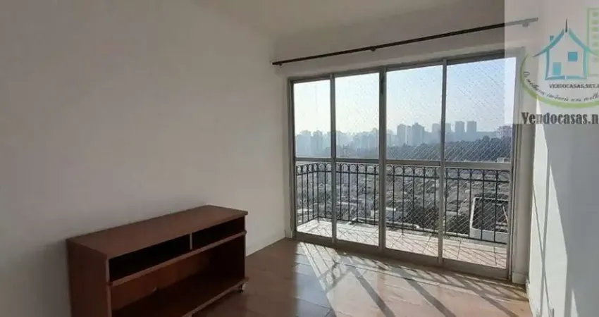 Apto com 2 dormitórios sendo um com armários  reformado andar alto ,próximo a mercado ,hospitais,loc