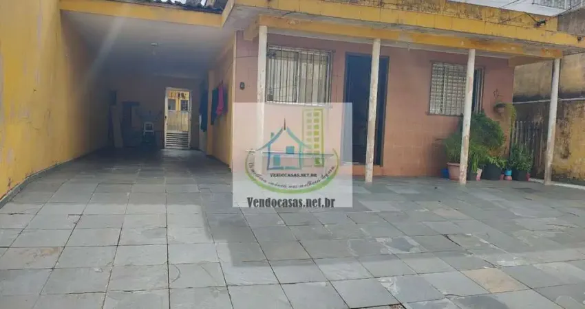 Terreno com casa principal e edícula sendo a principal com 3 quartos ,2 salas copa cozinha e lavande