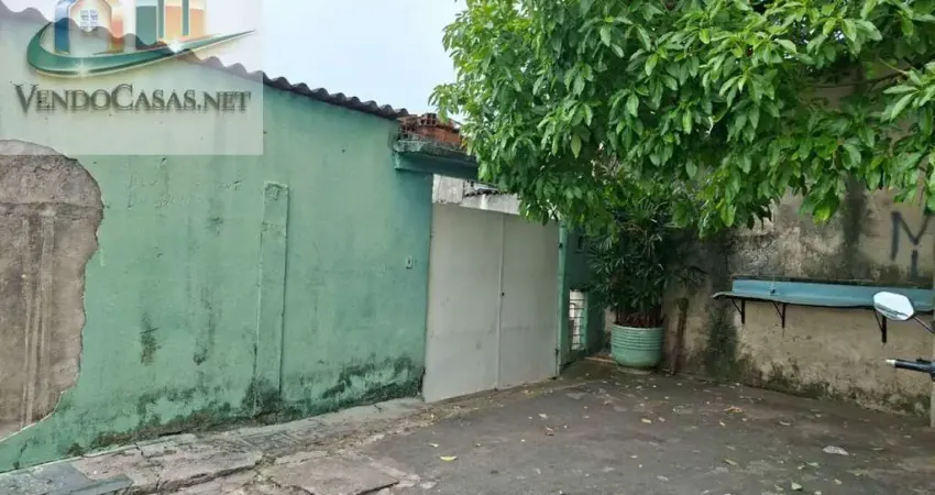 Terreno com 2 casas térrea separadas com garagem que cabe até 3 carros em uma rua sem saída próximo