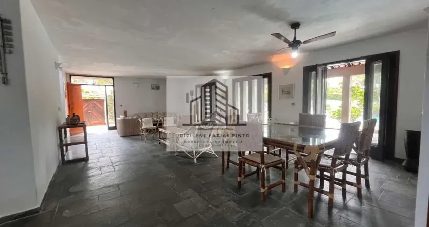 Magnífica Casa à Venda em Itanhaém-SP: 3 Quartos, 3 Suítes, 2 Salas, 2 Banheiros, 6 Vagas, 383m², Cibratel 1.