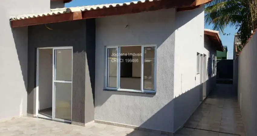 Casa à venda em Itanhaém-SP, bairro Cibratel 2: 2 quartos, 1 suíte, 2 salas, 2 banheiros, 2 vagas - 75,00m². Confira já!