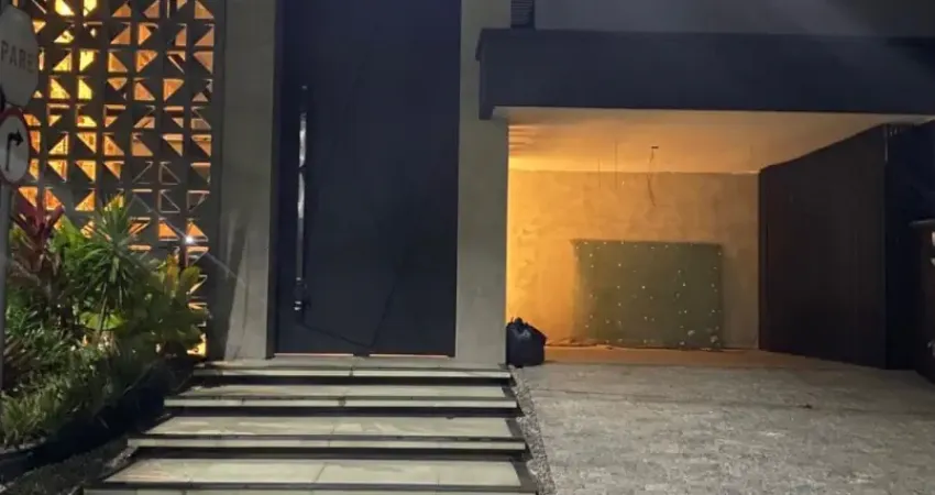 Casa Exclusiva | Estilo Industrial | Condomínio Jardim Marselha Residência térrea com arquitetura industrial contemporânea, pensada para quem valoriza personalidade, amplitude e exclusividade. • 3 s