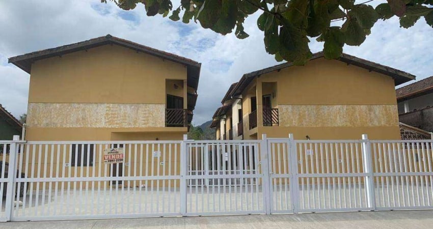 Casa Mobiliada 2 Dormitórios em Condomínio Fechado a 500 m da Praia