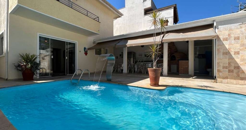 CASA COM 3 QAURTOS NO CONDOMINIO CAMPOS DO CONDE I EM TREMEMBÉ-SP.
