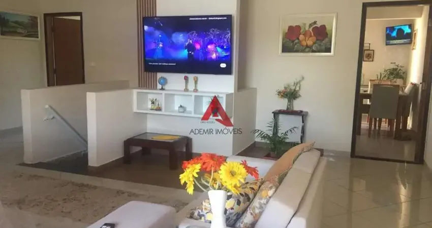 Casa com 3 quartos para alugar no Centro, Jacareí 