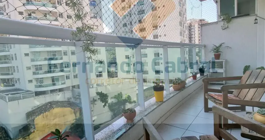 Apartamento à venda em Santa Rosa, duas varandas e dois dormitórios.