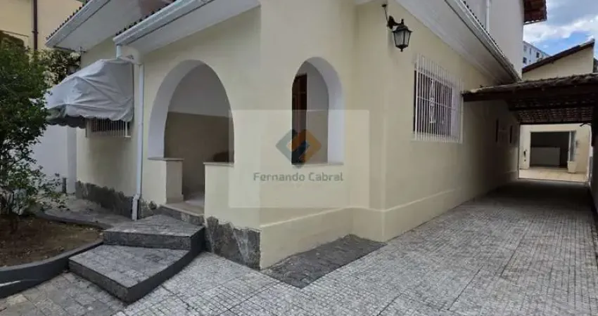 Casa à venda no pé pequeno, alto padrão: 5 quartos, 2 suítes, 1 sala, 5 banheiros, 4 vagas e 262m² de área. venha conferir!